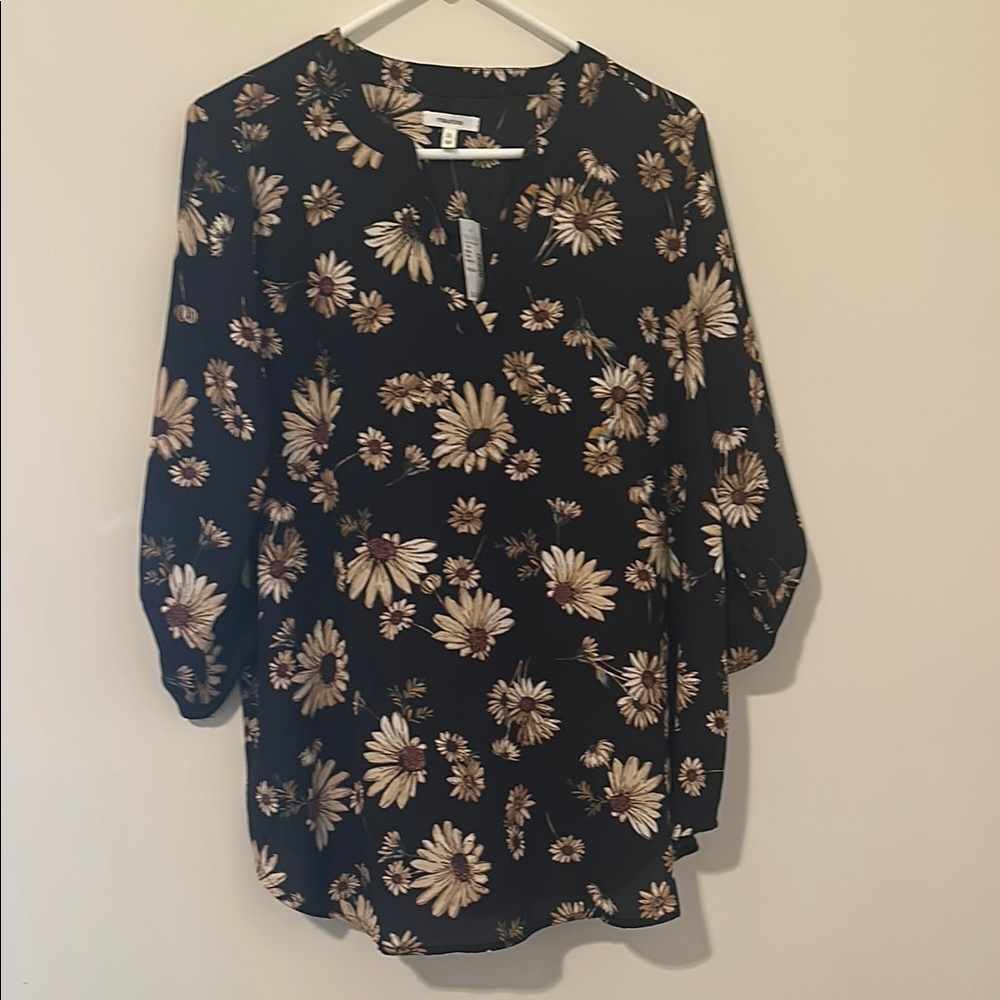 Maurices MATERNITY BEAUTIFUL SHEAR BLOUSE SIZE M